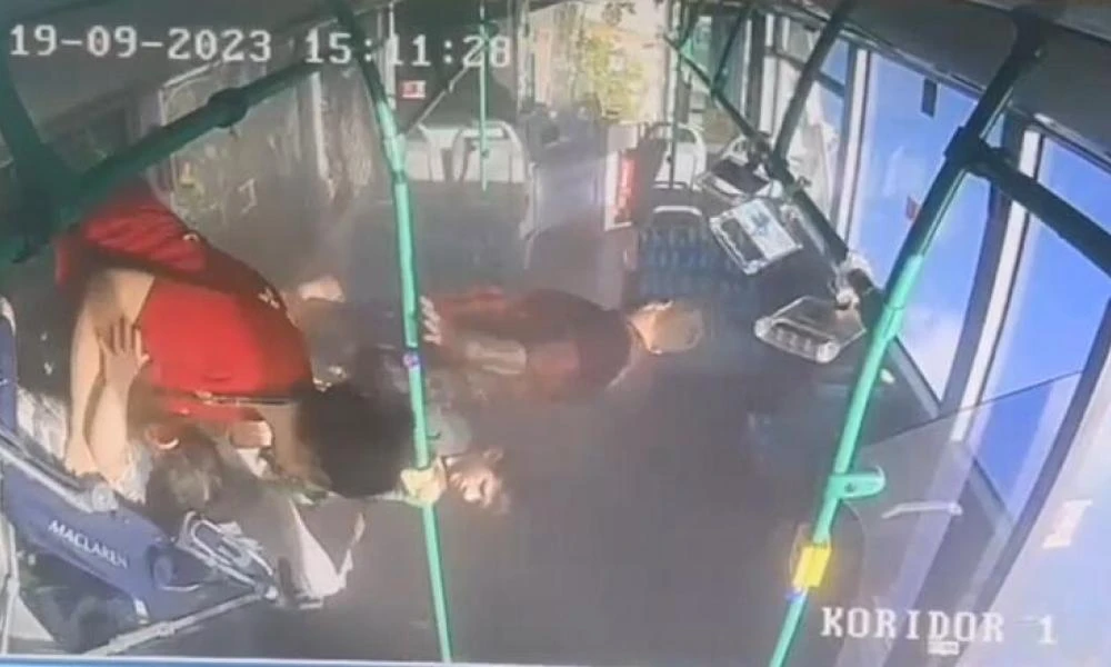 Σοκαριστικό τροχαίο με λεωφορείο στην Τουρκία: Οι επιβάτες «τινάχτηκαν» στον αέρα